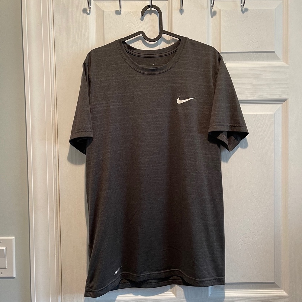 Nike men’s grey Dri-Fit t-shirt